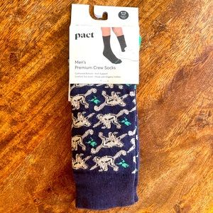 New Pact Premium Crew socks - size 9-13 - barrel of monkeys design